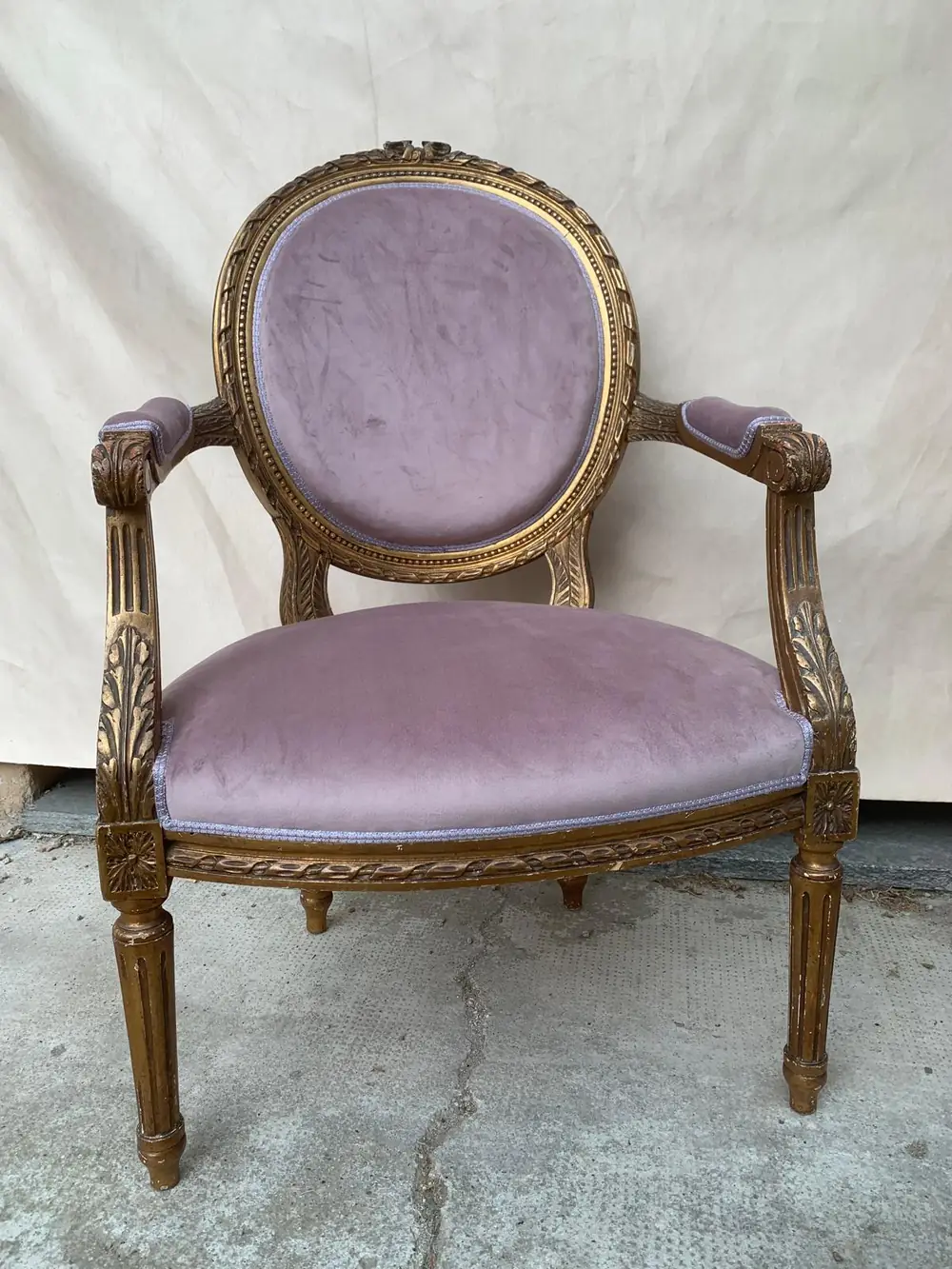 Salotto con poltrona rivestita